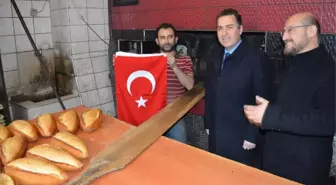 Niksar'da Esnafa Türk Bayrağı Dağıtıldı