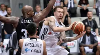 Beşiktaş Sompo Japan: 58 - Sakarya Büyükşehir Belediyespor: 71