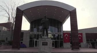 Tiyatro Bileti İçin Gece Yarısı Kuyruğa Girdiler (2)