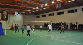 Arpaçay'da Voleybol Turnuvası'nın Ödülleri Afrin'e