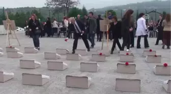 Öğrencilerden Okul Bahçesine Şehitlik