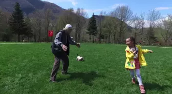 'Elim Sende' Filmine İlham Olan Şarkıya Klip Çekildi