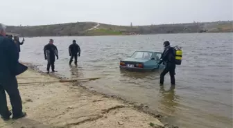 El Freni Çekilmeyen ve Vitesi Boşta Unutulan Otomobil Baraja Düştü