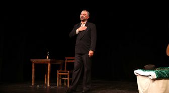 'DOST', Âşık Veysel'in Anısına Yeniden Sahnelendi