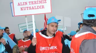 İşten Çıkartılan Arkadaşları İçin Eylem Yaptılar