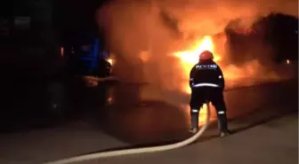 Adana - Yanan Tır'dan Yaralı Kurtuldu