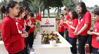 Öğrenciler, Önce Şehitliği Sonra Şehit Eşini Ziyaret Etti