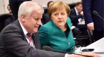 Merkel'in 'İslam' Tepkisi Seehofer'i Kızdırdı