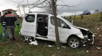 Sandıklı'da Trafik Kazası: 3 Yaralı