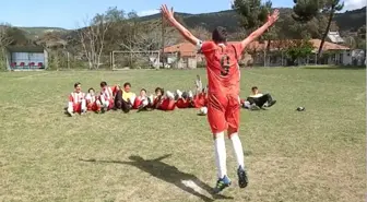 Yenifoça Reha Midilli Ortaokulu Futbolda Şampiyon