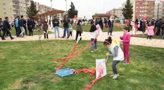 Yüzlerce Çocuk Şehit Arkadaşları İçin Uçurtma Uçurdu