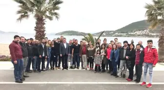 AK Parti Foça Gençlik Kolları, Asker Adaylarını Uğurladı