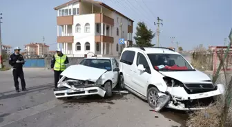 Aksaray'da Trafik Kazası: 3 Yaralı