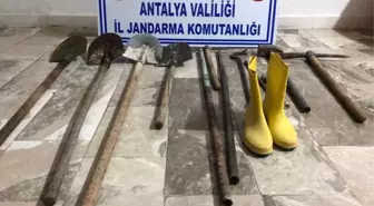 Antalya'da Kaçak Kazı Yapan 5 Kişi Yakalandı