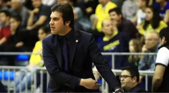 Fenerbahçe, Kadın Basketbol Takımı Koçunu Görevden Aldı