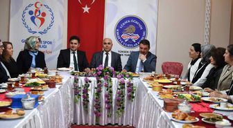 Korkut, Kredi Yurtlarda Sunum Yaptı