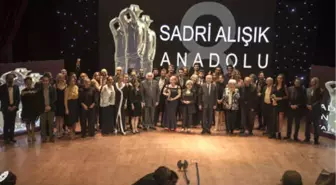 8. Sadri Alışık Anadolu Tiyatro Ödülleri Sahiplerini Buldu