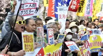 Japon Halkı Başbakan Abe'nin İstifasını İstiyor