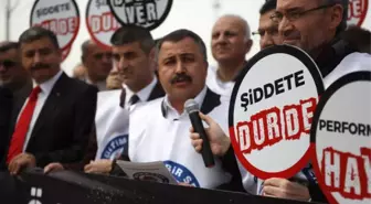 Öğretmenler Performans Değerlendirme Sistemini Protesto Etti