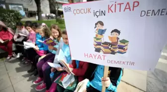 Kitap Sevgisi Sokağa Taştı