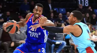 Anadolu Efes-Barcelona Lassa: 83-107