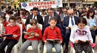 Meydanda Kitap Şenliği