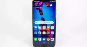 Huawei P20 Pro'nun Benzersiz Üçlü Kamerası ve Çentiği Var