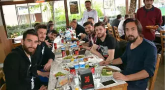 Teknik Heyet ve Takım Arkadaşlarına Balık Ziyafeti Çektiler