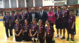 Badminton'da Şampiyon Yakın Doğu Koleji