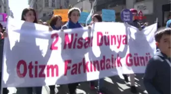 Otizme Dikkat Çekmek İçin Yürüdüler