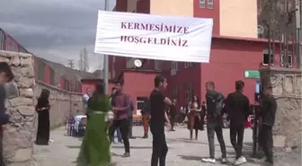 Çukurca'da Öğrenciler Yararına Kermes Düzenlendi