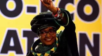 Nelson Mandela'nın Eski Eşi Winnie Mandela Hayatını Kaybetti