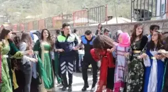 Sınırda Halaylı Kermes