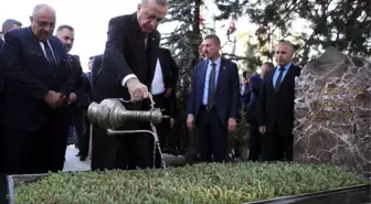 Cumhurbaşkanı Erdoğan, Alparslan Türkeş'in Mezarını Ziyaret Etti