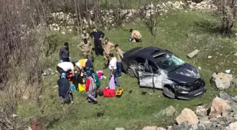 Gümüşhane'de Virajı Alamayan Otomobil Bahçeye Yuvarlandı: 3 Yaralı