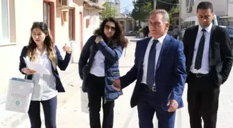 Manisa Büyükşehir'in 'Sosyal Doku' Ekibi Kapı Kapı Geziyor