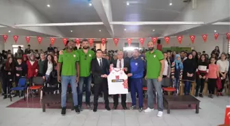 Karesispor'lu Basketçiler Bigadiç'te