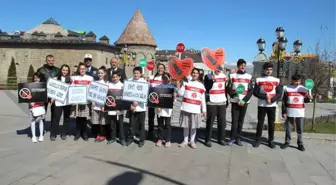 Öğrenciler Polisle Birlikte Trafik Denetimi Yaptı