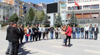 Akdağmadeni Belediye Personeli Kadroya Geçişi Halay Çekerek Kutladı