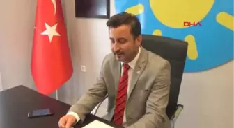 Zonguldak Kansere Dikkat Çekmek İçin Parti Binasında Saçlarını Kestirdi