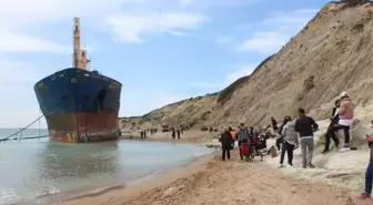 Karaya Oturan 'Mercy God' Gemisi İçin Veda Partisi