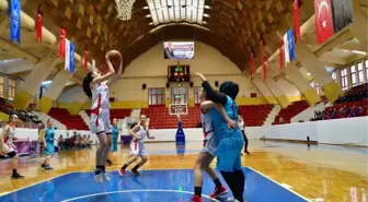 Adana'da U15 Kızlar Anadolu Bölgeler Final Karşılaşmaları Başladı