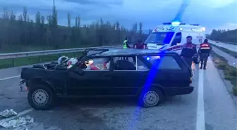 Otomobil Karşı Şeride Geçti: 2 Yaralı