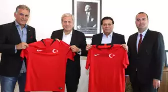 İran Futbol Federasyonu Tff'yi Ziyaret Etti