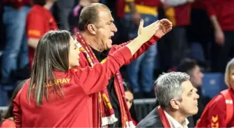 Fatih Terim, 'Ayağa Kalkmayan Fenerli Olsun' Tezahüratıyla Ayaklandı