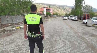 Polisten Sürücülere Siirt Fıstığı İkramı