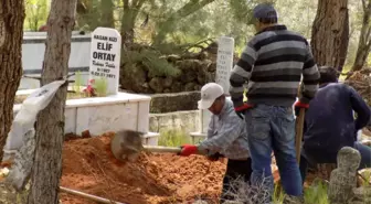 Kuzenlerinin Öz Kardeşleri Olduğunu 70 Yıl Sonra Öğrendi, 6 Mezar Açtırdı