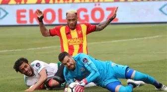 Spor Toto Süper Lig: Göztepe 0 - Bursaspor 0 (İlk Yarı)