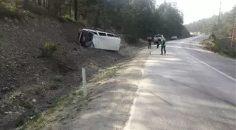 İşçileri Taşıyan Minibüs Devrildi: 10 Yaralı