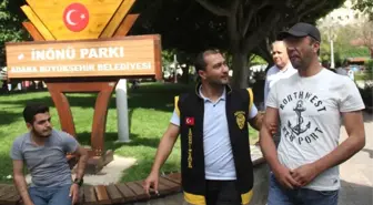 Çaycı, Simitçi Polisten Parkta Şok Fuhuş Baskını